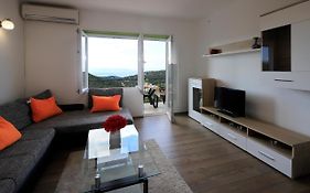 Apartment On The Hill